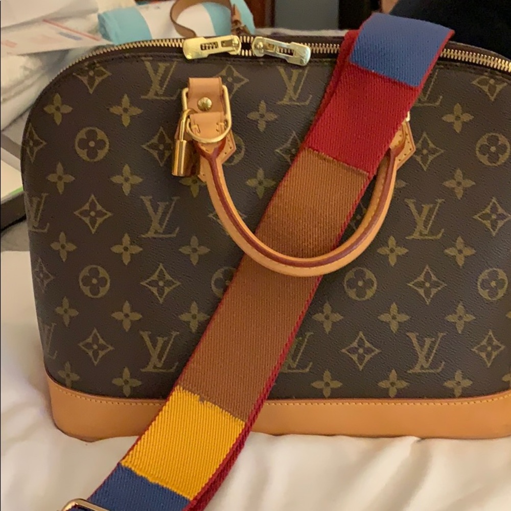 👛👛Crossbody Strap. Works with all designer bags!